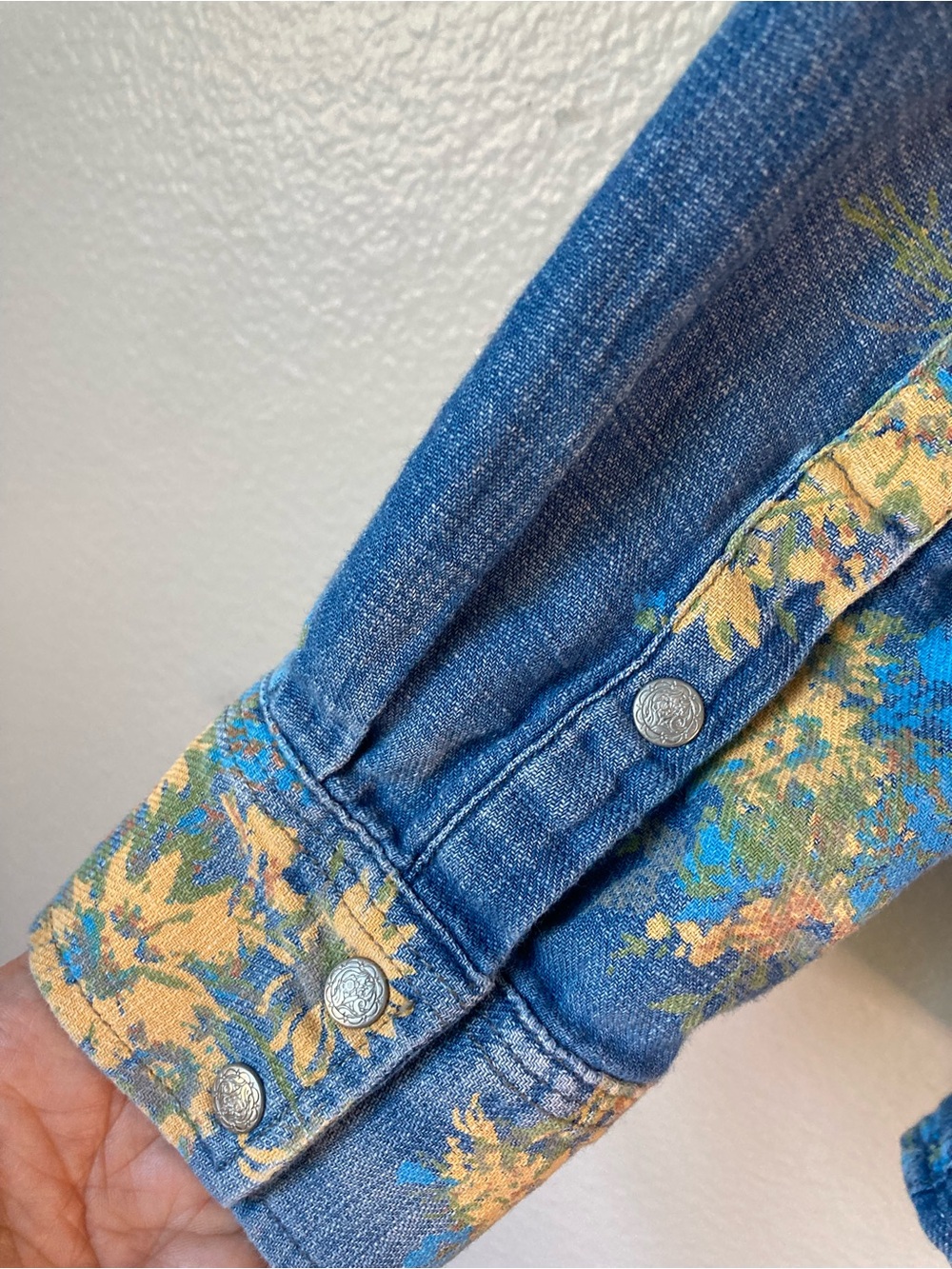 Overland Floral Denim Long Sleeve Snap Front Western Shirt Boho Prairie sz M - Picture 5 of 9